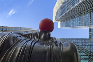 Canary Wharf Red Nose Day 2015 - Igor Mitoraj Testa Addormentata