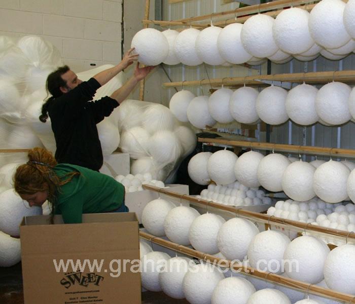 290 mm diameter polystyrene snowballs
