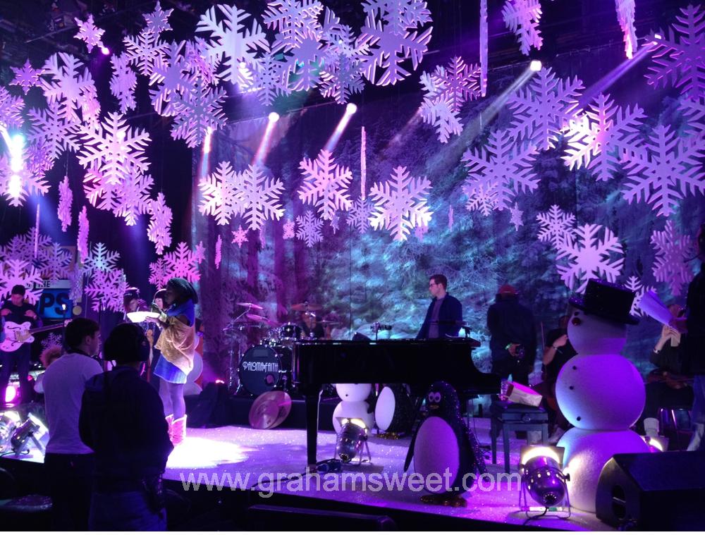 Plain snowflakes for Top of the Pops 2012 06