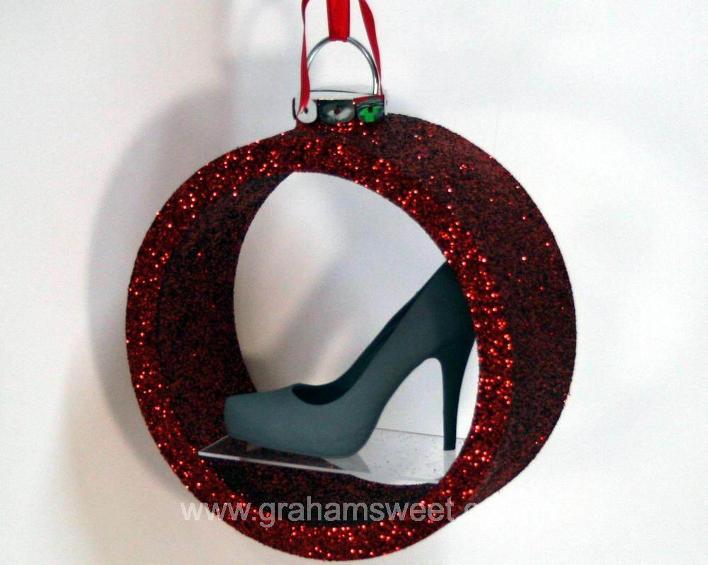580 m diameter red glittered bauble shelf - with no backing