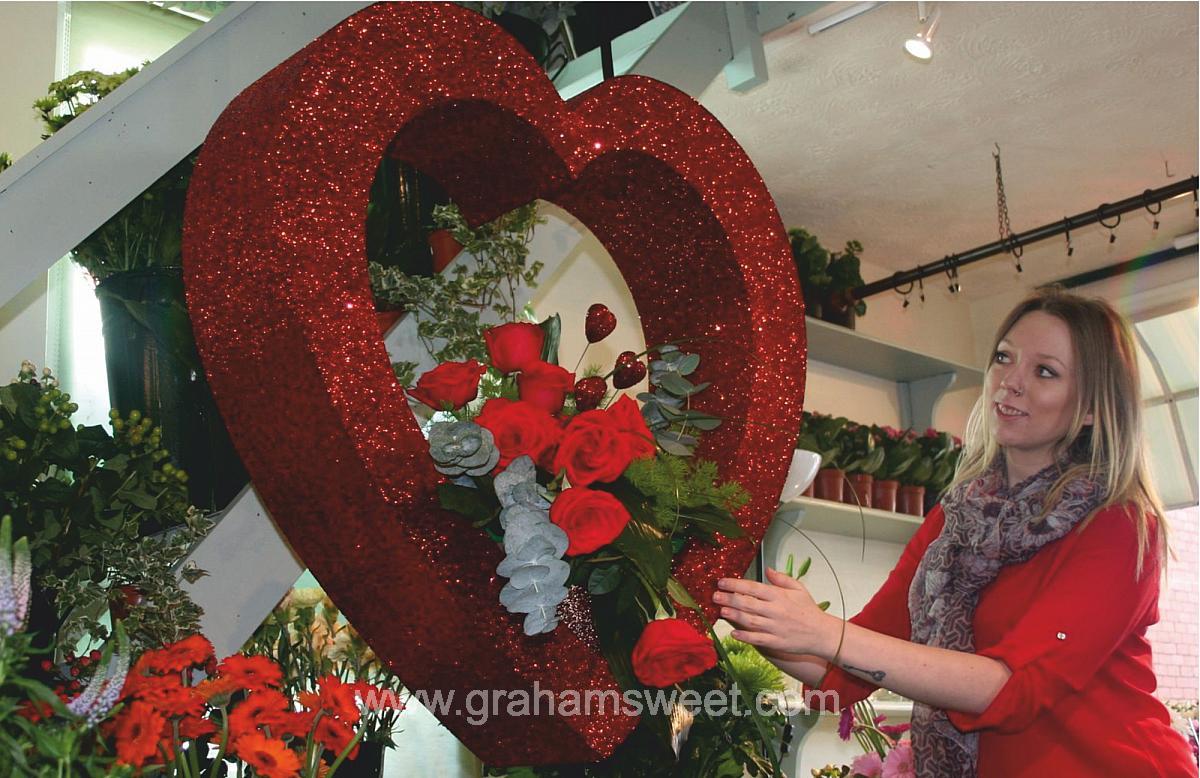 heart shelf florist 2000px