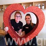 treatment rooms- glittered heart shelfs1