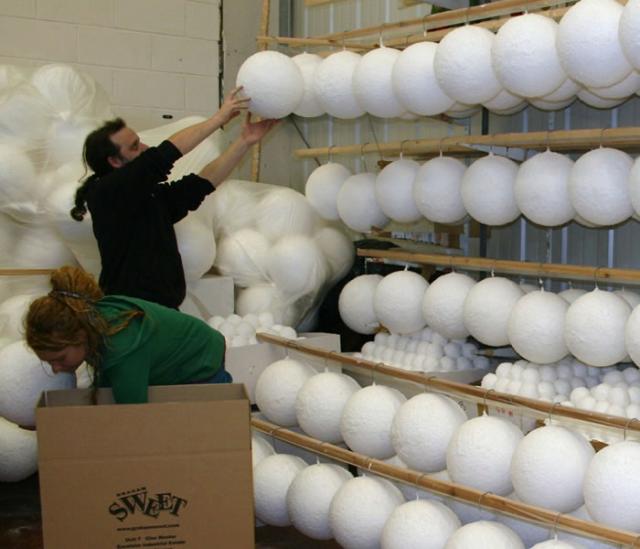 100mm diameter polystyrene Snow Effect Snowball - solid
